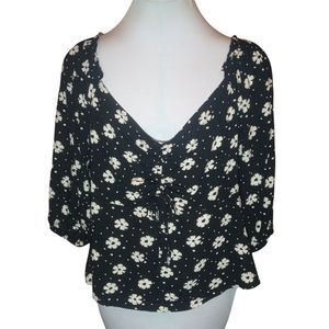 NWT No Boundaries Floral Peasant Short Sleeve Top